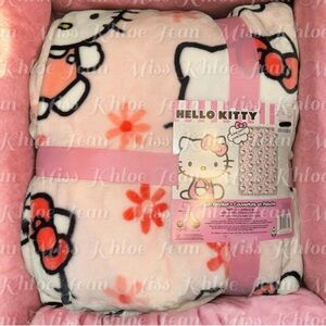 - Hello Kitty Flower Throw Blanket